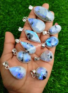 Elegante collar de bisel único con colgante de moissanita Joyería fina de mujer más de moda para ocasiones de fiesta - Product Image 5