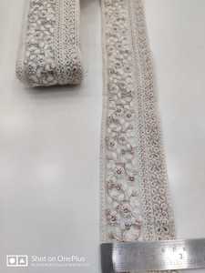Rubans et dentelles en organza blanc de 1.5 pouces sur mesure conçus à la machine pour les robes de mariée - Product Image 5