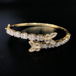 Papillon ouvrable avec clip baguette et bracelet en diamant rond, bracelets en diamant et bracelets - Product Image 5