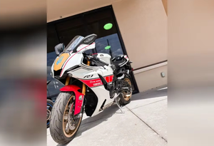 Offres Spéciales - Moto Sportive Yamaha YZF-R1 Édition 60e Anniversaire du Grand Prix du Monde - Product Image 2