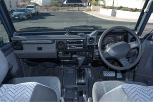 PRÊT À CONDUIRE - VÉHICULE D'OCCASION À VOLANT À GAUCHE |   Conduite à droite |   TOYOTA LAND CRUISER HZJ73 1996 - Product Image 4