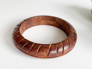Brazaletes de Madera Impermeables Acabados a Mano con Textura Suave, Elegancia Tradicional, Colores Personalizados y Regalo Empresarial Apex Align - Product Image 2