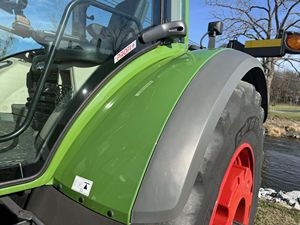 Tractor de orugas Fendt 716 Vario 2023 con motor de 10 HP, tracción 4x4 y transmisión de engranajes de alta productividad - Product Image 4