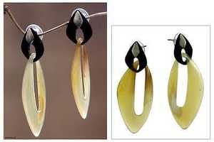 Pendientes de cuerno de búfalo natural Premium para mujer de Khadim Handicrafts con estampado de logotipo personalizado-Elegante joyería de uso diario - Product Image 3