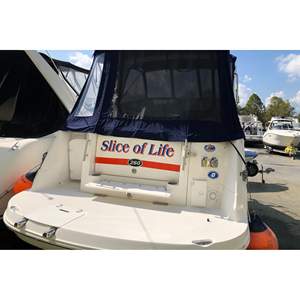 Lancha de lujo Rinker 260 Express Cruiser usada del 2008 con motor interno MerCruiser, tanque de combustible de 100 galones y profundidad máxima de 3.17 pies. - Product Image 4