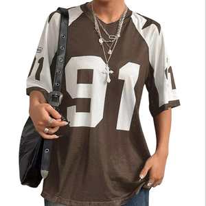 Camiseta de fútbol de gran tamaño con cuello en V personalizada unisex, cómoda y elegante, de media manga, estilo informal sólido para hombres y mujeres - Product Image 1