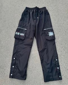 กางเกงไนลอนน้ำหนักเบาสำหรับผู้ชายกางเกงวิ่งแบบแห้งเร็วสำหรับออกกำลังกายกันน้ำมีเชือกรูดกระเป๋าผ้าใบที่ดีที่สุด - Product Image 1