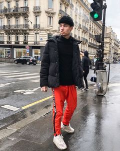Personnaliser le style et la conception Streetwear Polyester Softshell imperméable Sports de plein air course coupe-vent veste de pluie pour hommes - Product Image 1
