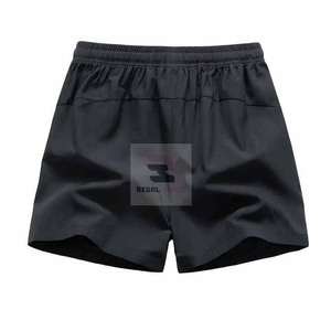 Pantalones cortos deportivos de cintura elástica para gimnasio para hombre, estilo informal con patrón sólido - Product Image 2