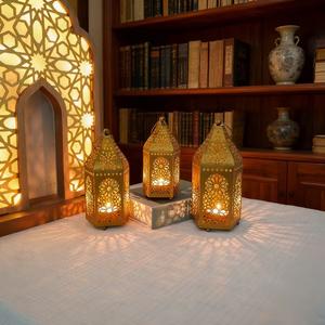 Farol de Vela Marroquí de Metal Dorado Premium Especial para Ramadán con Intrincados Relieves, Brillo Cálido Ambiental, Decoración Festiva Elegante para el Hogar - Product Image 5