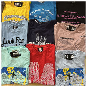 Vêtements en vrac assortis à prix d'usine pour la mode masculine, vêtements en gros, t-shirt à col rond à manches courtes de marque célèbre - Product Image 2