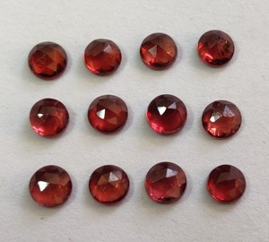 Grenat rouge naturel rond taille rose 4 mm - Grenat taille rose de qualité supérieure en vrac - Product Image 3