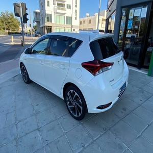 Toyota Auris d'occasion à prix réduit automatique assez utilisé frais et propre sans accident Vitesse maximale Conduite à gauche et à droite - Product Image 1