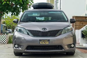 Toyota Sienna XLE 2017 Usada en Buen Estado # 4 de los 4 modelos con paquete de rendimiento DG-Spec, asientos en la tercera fila, propiedad de California - Product Image 1