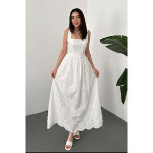 Robe blanche brodée - Blanc - Product Image 1