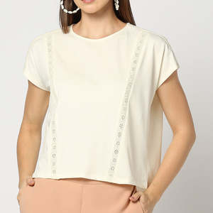 Camiseta de Mujer Personalizada de Alta Calidad con Bordado, Corte Ajustado, Cuello Redondo, para Damas - Product Image 1