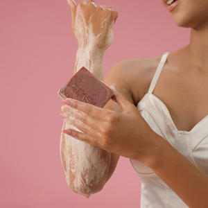 Savon anti-bronzage à la tomate et à l'argile marocaine pour éclaircir la peau, nettoyage en profondeur et soin quotidien naturel - Product Image 4