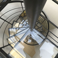 Usine Vente Moderne Style 3 D Conception Escalier tournant Fer Garde-Corps Escalier En Verre Escalier tournant