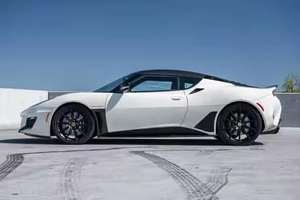 Coupé Usado 2023 con Tracción en las Cuatro Ruedas, Transmisión Automática, Neumáticos R18, Asientos de Cuero, Cámara Trasera, Gasolina, Volante a la Izquierda - Product Image 5