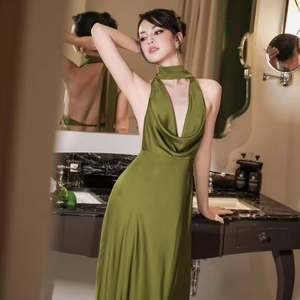 Robe Maxi Romantique en Soie à Motif Solide avec Col Décolleté Dos Ouvert et Logo Avant Tissé à la Taille Naturelle pour les Mariages Cocktail Événements - Product Image 1