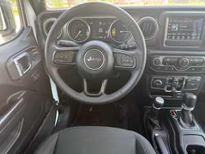 Jee-p Wrangler Willys 4xe d'occasion propre, modèle 2023 - Product Image 3