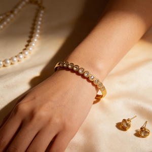 Brazalete de Acero Inoxidable Vintage para Mujer con Pedrería, Joyería de Moda en Color Dorado y Plateado, Elegante, Talla Única - Product Image 4