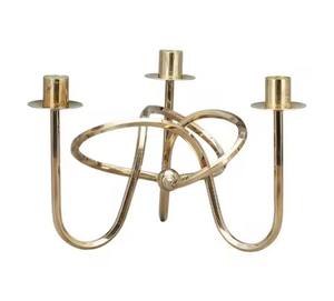 Bougeoir élégant en métal de qualité supérieure Centre de table de décoration artistique pour les salons élégants et l'ambiance lumineuse festive - Product Image 2