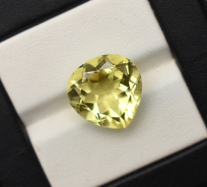 Quartz Citron Vert Naturel Or 15 mm, Taille Facettée Cœur, 10 carats, 1 pièce, Qualité Impeccable VVS, Pierre Précieuse Non Sertie Extraite de l'Occidentale Terre - Product Image 2