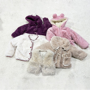 Abrigo de Piel Sintética para Niñas Pequeñas, Estilo Corto, Cálido para Invierno, Precio de Mayoreo Más Económico, Paca Mixta de Ropa Usada - Product Image 5