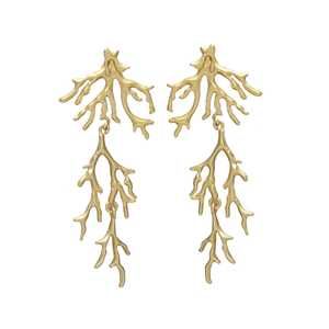 Pendientes de botón de raíz chapados en oro con colgante de rama en cascada - Product Image 1