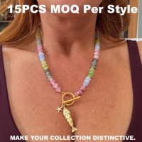 Collier Pendentif Poisson Plaqué Or avec Perles de Pierre Naturelle Océanique Colorées et Perles d'Eau Douce Irrégulières – Prix Usine
