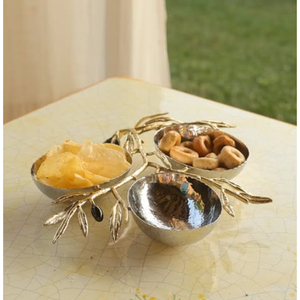Diseño de rama de olivo, cuenco para servir alimentos de Metal plateado, cuenco decorativo hecho a mano para servir frutas para uso en ocasiones especiales - Product Image 1
