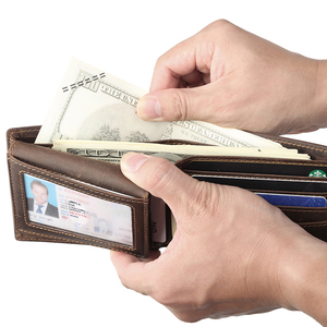 Portefeuilles bifold élégants pour hommes en cuir véritable brun gravé avec doublure en polyester en cuir véritable pour les voyages - Product Image 2