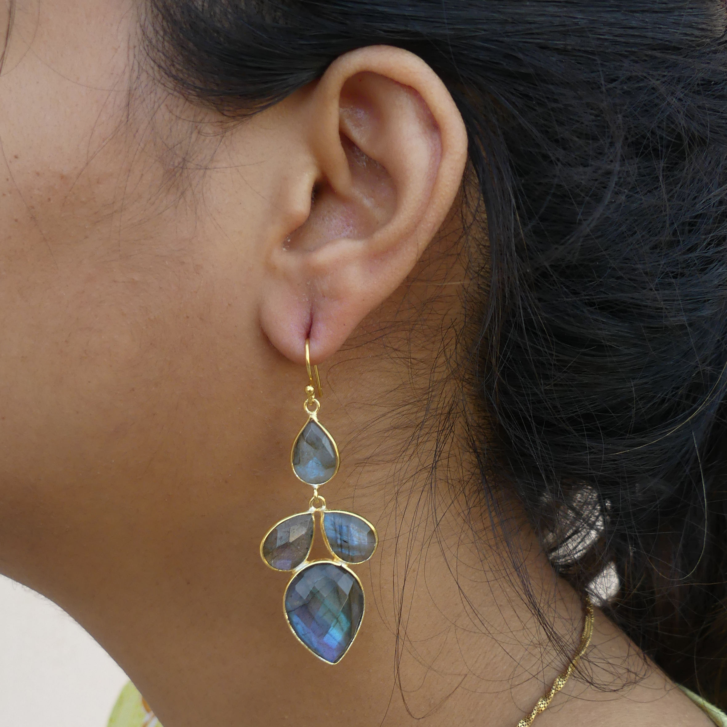 สีเหลือง