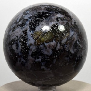 Prix ​​bas sur la sphère de cristal de gabbro indigo naturel poli à la main en agate de Soha pour la méditation et la décoration Cristal en vente - Product Image 6