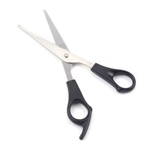 Ciseaux de barbier avec poignées en plastique renforcé conçus pour une coupe de cheveux précise et des résultats constants - Product Image 2