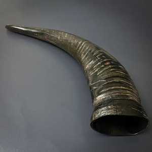 Corne à boire de buffle sculptée polie la plus vendue - Product Image 1