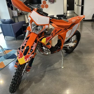 Nouvelles KTM 300 XCW Champion Editions 2025 de haute qualité, légères, à haute efficacité et propulsées à la main - Product Image 1