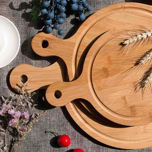 Planche à pizza réutilisable personnalisée en bambou, planche à charcuterie en bois, planche à pizza avec poignée, plateau de service - Product Image 4