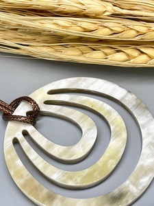 Pendentif en corne de buffle naturel de style africain en gros à la mode collier ethnique suspendu avec des tendances - Product Image 2