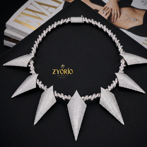 Collar de Oro de 14K con Espigas Geométricas y Diamantes Pavé, Collar de Lujo - Product Image 4