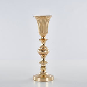 Jarrón de flores dorado de 2 piezas, tendencia en la industria, con acabado premium que agrega un toque de lujo a la decoración del hogar sin sobrecargar el espacio. - Product Image 4