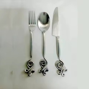 Ensemble de couverts en métal de haute qualité, esthétique, fonctionnel et conçu pour durer des années d'utilisation, ensemble de couverts tendance dans l'industrie - Product Image 3