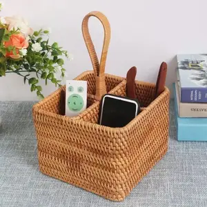 Durevole leggero ODM/OEM eco-friendly Vintage Style Design wire storage basket Rattan Wine Basket Made In Vietnam