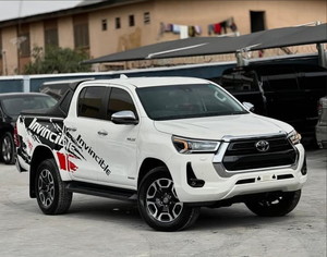 Toyota Hilux 4X4 PICK UP Usada en Buen Estado - Product Image 2