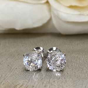 Boucles d'oreilles clous en or blanc 14 carats 2,00 CT avec saphirs blancs, cadeau d'anniversaire, fermoirs à vis, cadeau pour elle - Product Image 4