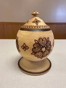 Urna Funeraria de Madera Vintage con Flores Talladas y Tapa, Urnas de Madera de Haya para Cremación de Adultos - Product Image 4