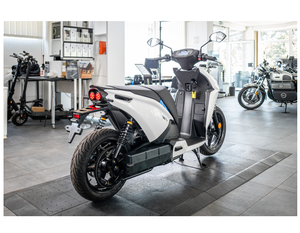 2022 Ray 7.7 E-Roller 129 km/h |   7,7 kWh |   Scooter électrique - Remise exclusive de 30% sur la vente. - Product Image 3