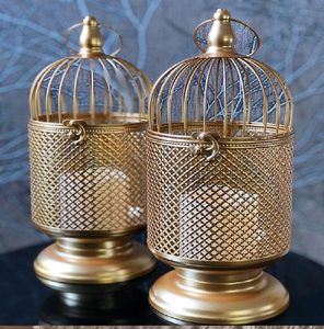 Candélabre doré glamour avec des boules de cristal à étages. Disponible aux prix de gros. - Product Image 3