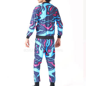 Chándales sublimados de uso de invierno para hombre, ligeros y transpirables, personalizables, conjuntos estampados hechos en fábrica - Product Image 3